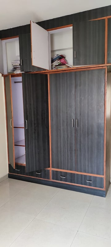 Furnished Amenities in 2 BHK Apartment at Gomti Nagar – for Rent