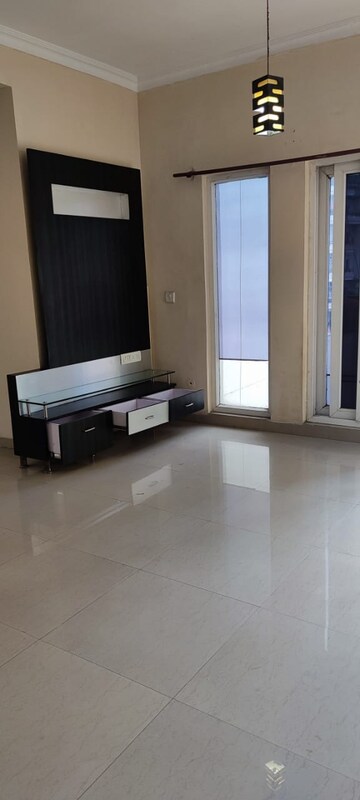 Room in 2 BHK Apartment at Gomti Nagar – for Rent