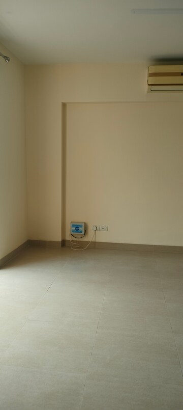 Room in 3 BHK Apartment at Emaar Emerald Floors Premier, Sector 65 – for Rent