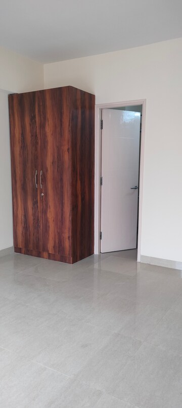 Room in 3 BHK Apartment at Emaar Emerald Floors Premier, Sector 65 – for Rent