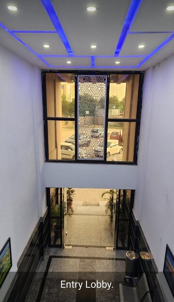Room in 2 BHK Apartment at Nirala Greenshire, Sector 2 Greater Noida – for Rent