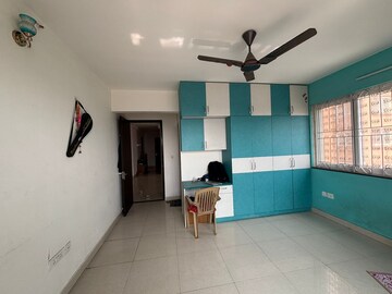 Room in 3 BHK Apartment at Pashmina Waterfront, Old Madras Road – for Rent