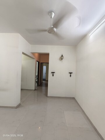 Room in 2 BHK Apartment at Tilak Nagar Building, Tilak Nagar – for Rent