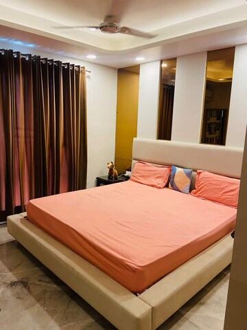 Bedroom in 3 BHK Builder Floor at Super Mart 1, Sector 27 – for Rent