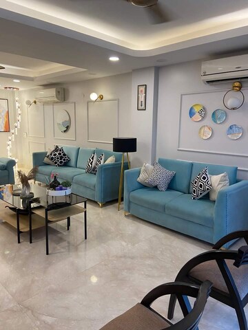 Team Area in 3 BHK Builder Floor at Super Mart 1, Sector 27 – for Rent