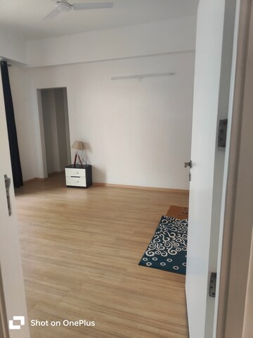 Room in 3 BHK Apartment at DLF The Primus, Sector 82a – for Sale