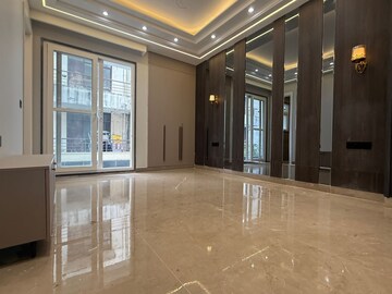 Room in 3 BHK Builder Floor at Sushant Lok 3, Sector 57 – for Sale