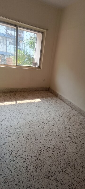 Room in 2 BHK Apartment at Anita Nagar Chs, Kandivali East – for Rent