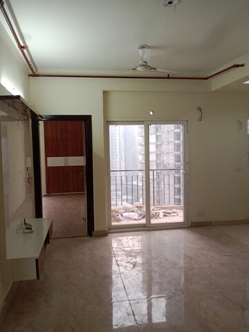 Room in 2 BHK Apartment at Amrapali Dream Valley, Tech Zone 4 Greater Noida – for Rent