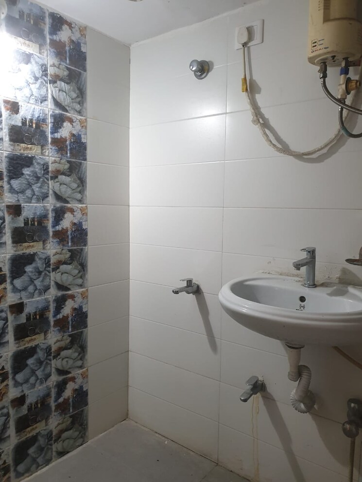 Bathroom, runwal-heights 2 Bedroom 700 Sq.Ft. Apartment In Mulund West Mumbai 8061338