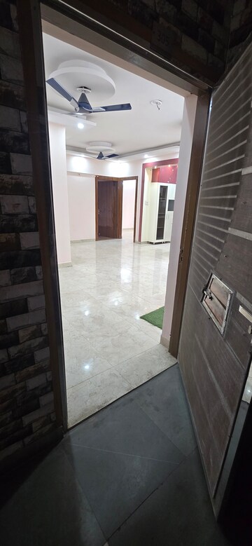 Living Room in 2.5 BHK Apartment at Amrapali Leisure Park, Amrapali Leisure Valley – for Rent