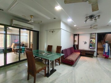 Living Room in 2 BHK Apartment at Vile Parle West – for Rent