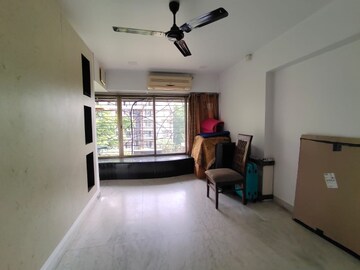 Bedroom in 2 BHK Apartment at Vile Parle West – for Rent