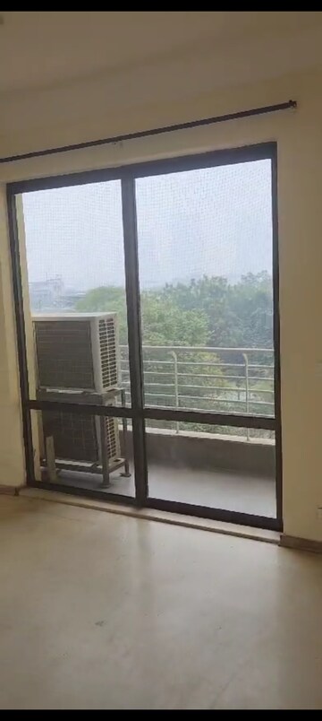 Room in 3 BHK Apartment at Unitech Fresco, Sector 50 – for Sale