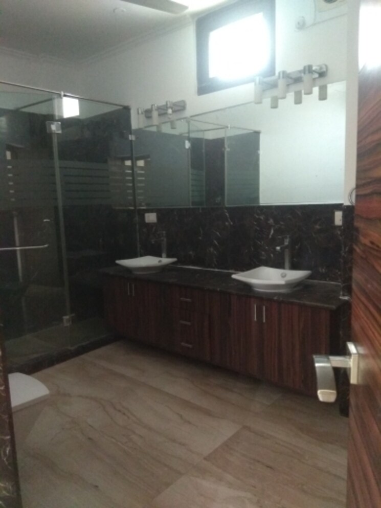 Kitchen, new friends colony 5 Bedroom 500 Sq.Yd. Builder Floor In New Friends Colony Delhi 8061553