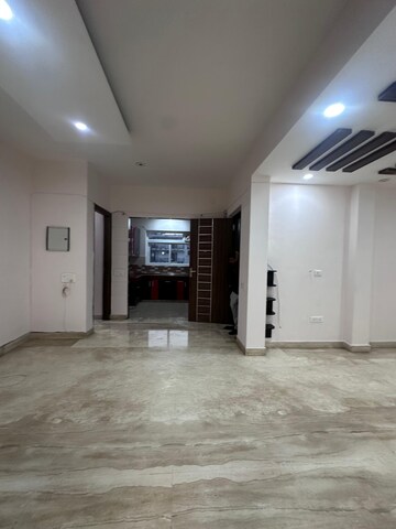 Room in 4 BHK Apartment at Ambience Caitriona, Sector 24 – for Sale