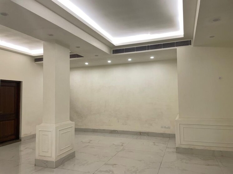 undefined, maharani bagh Commercial Office Space 800 Sq.Yd. In Maharani Bagh Delhi 8061637