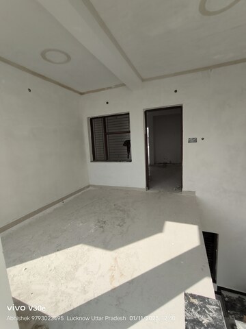 Room in 3 BHK Independent House at Jankipuram Extension – for Sale