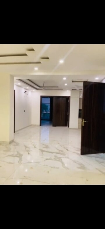 Room in 4 BHK Builder Floor at RWA Apartments, Sector 31 – for Rent