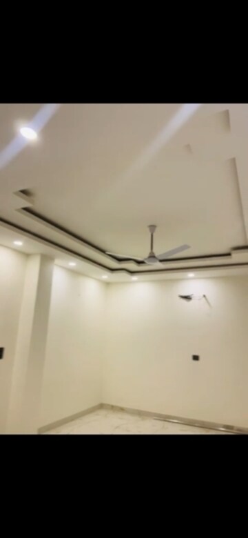 Furnished Amenities in 4 BHK Builder Floor at RWA Apartments, Sector 31 – for Rent