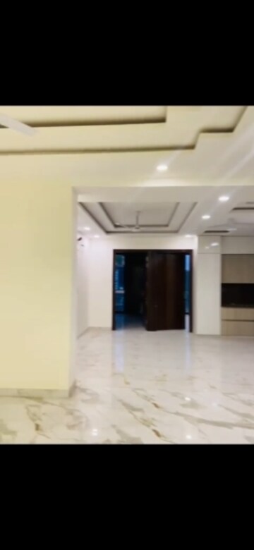 Building Lobby in 4 BHK Builder Floor at RWA Apartments, Sector 31 – for Rent