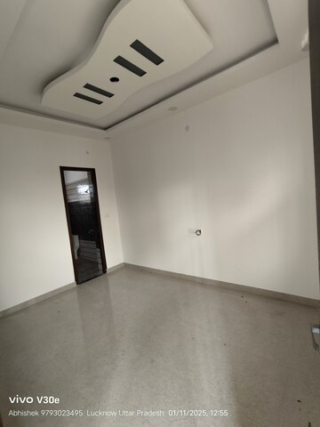 Room in 3 BHK Independent House at Jankipuram Extension – for Sale