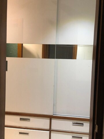 Room in 3 BHK Builder Floor at Sector 21 – for Rent