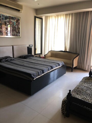 Bedroom in 3 BHK Builder Floor at Sector 21 – for Rent