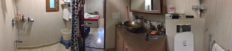 Bathroom, new friends colony 6 Bedroom 500 Sq.Yd. Independent House In New Friends Colony Delhi 8061695