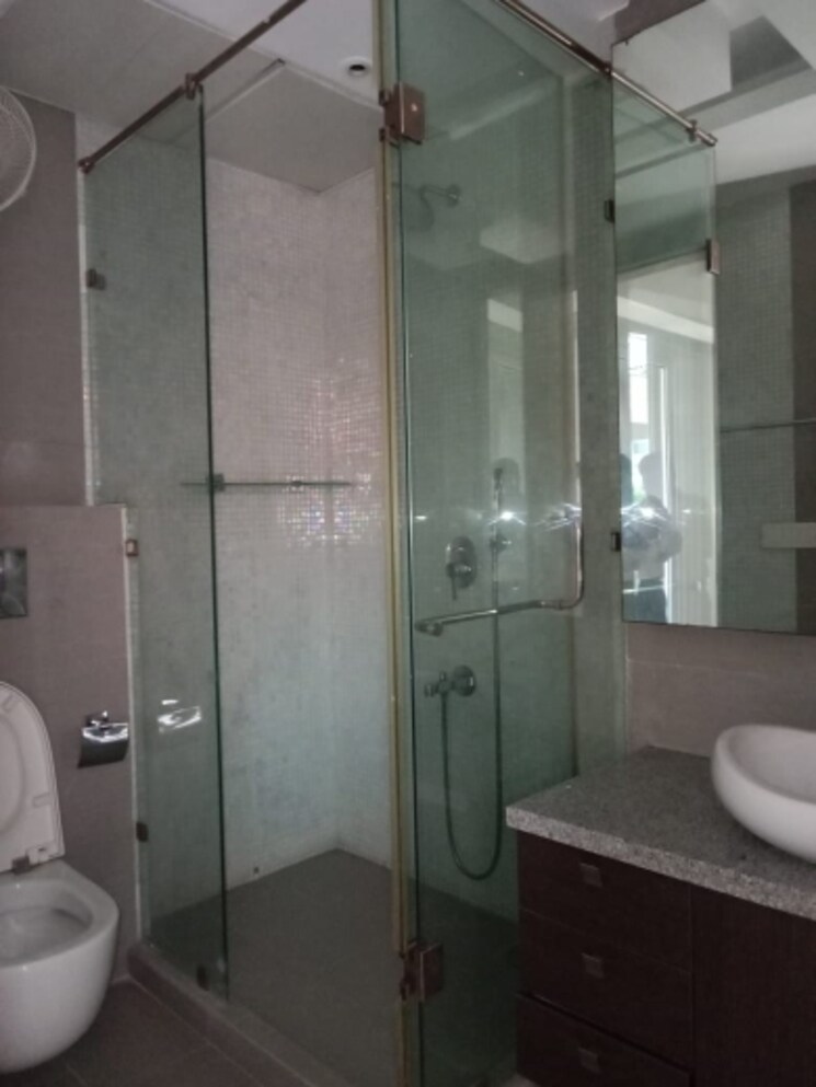 Bathroom, new friends colony 6 Bedroom 500 Sq.Yd. Independent House In New Friends Colony Delhi 8061695
