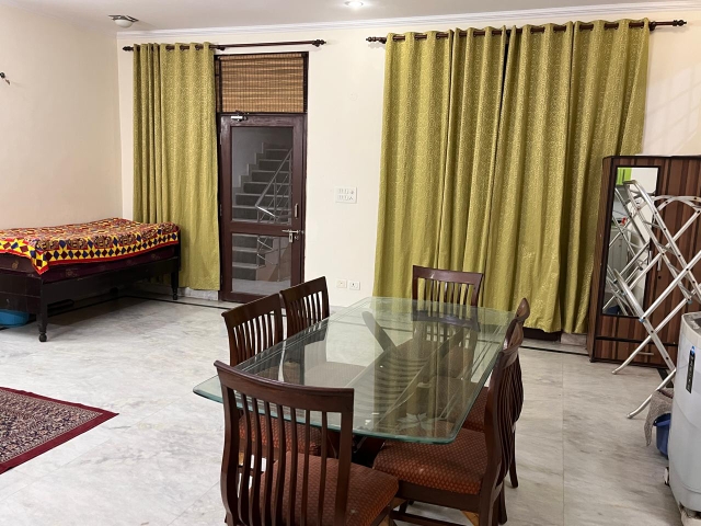 5 BHK + Extra Room Independent House For Sale in RWA Apartments