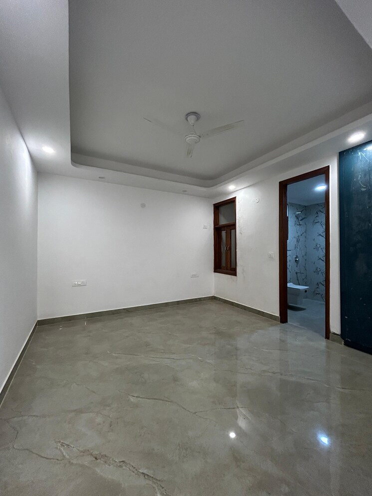 Room, freedom fighters enclave 4 Bedroom 2000 Sq.Ft. Builder Floor In Freedom Fighters Enclave Delhi 8061719