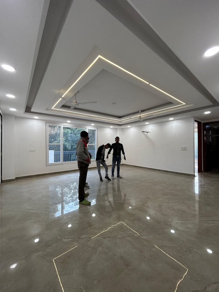  Parking, freedom fighters enclave 4 Bedroom 2000 Sq.Ft. Builder Floor In Freedom Fighters Enclave Delhi 8061719