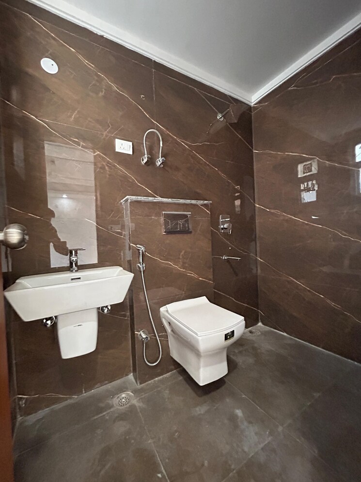 Master Bedroom, freedom fighters enclave 4 Bedroom 2000 Sq.Ft. Builder Floor In Freedom Fighters Enclave Delhi 8061719