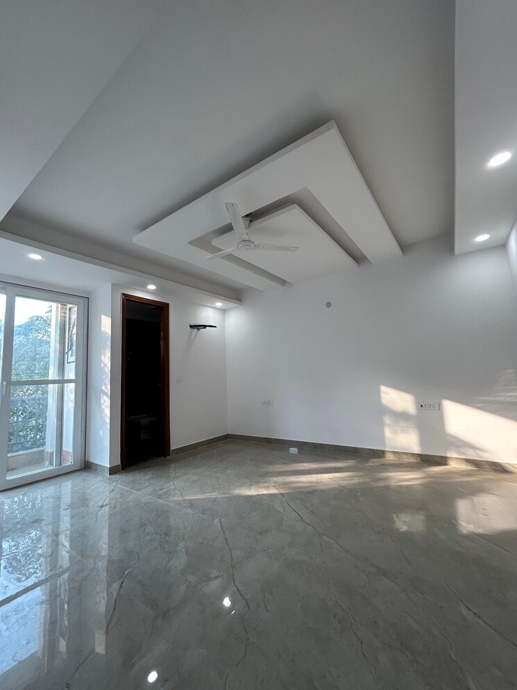 Room, freedom fighters enclave 4 Bedroom 2000 Sq.Ft. Builder Floor In Freedom Fighters Enclave Delhi 8061719