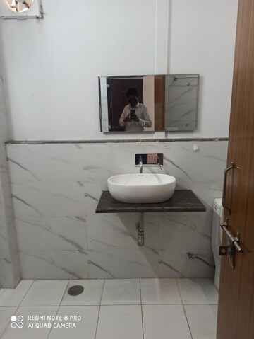 Bathroom in 2 BHK Builder Floor at Sector 27 – for Rent