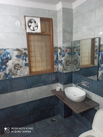Living Room in 2 BHK Builder Floor at Sector 27 – for Rent