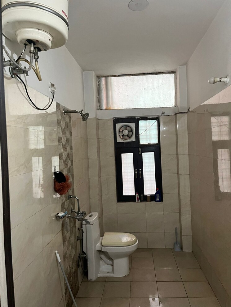 Bathroom, sector 28 1 Bedroom 900 Sq.Ft. Builder Floor In Sector 28 Gurgaon 8061778