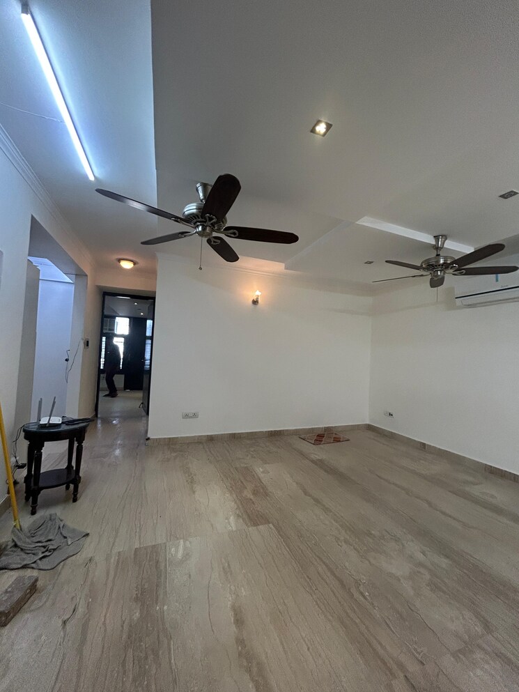 Room, freedom fighters enclave 3 Bedroom 1800 Sq.Ft. Apartment In Freedom Fighters Enclave Delhi 8061793