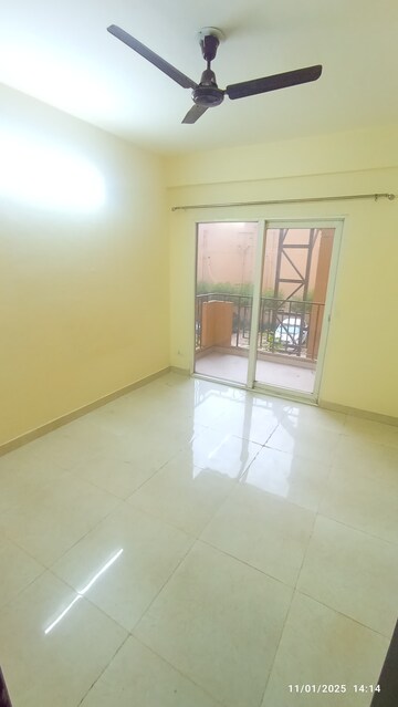 Room in 2 BHK Apartment at Signature Global Signum 93, Sector 93 – for Sale