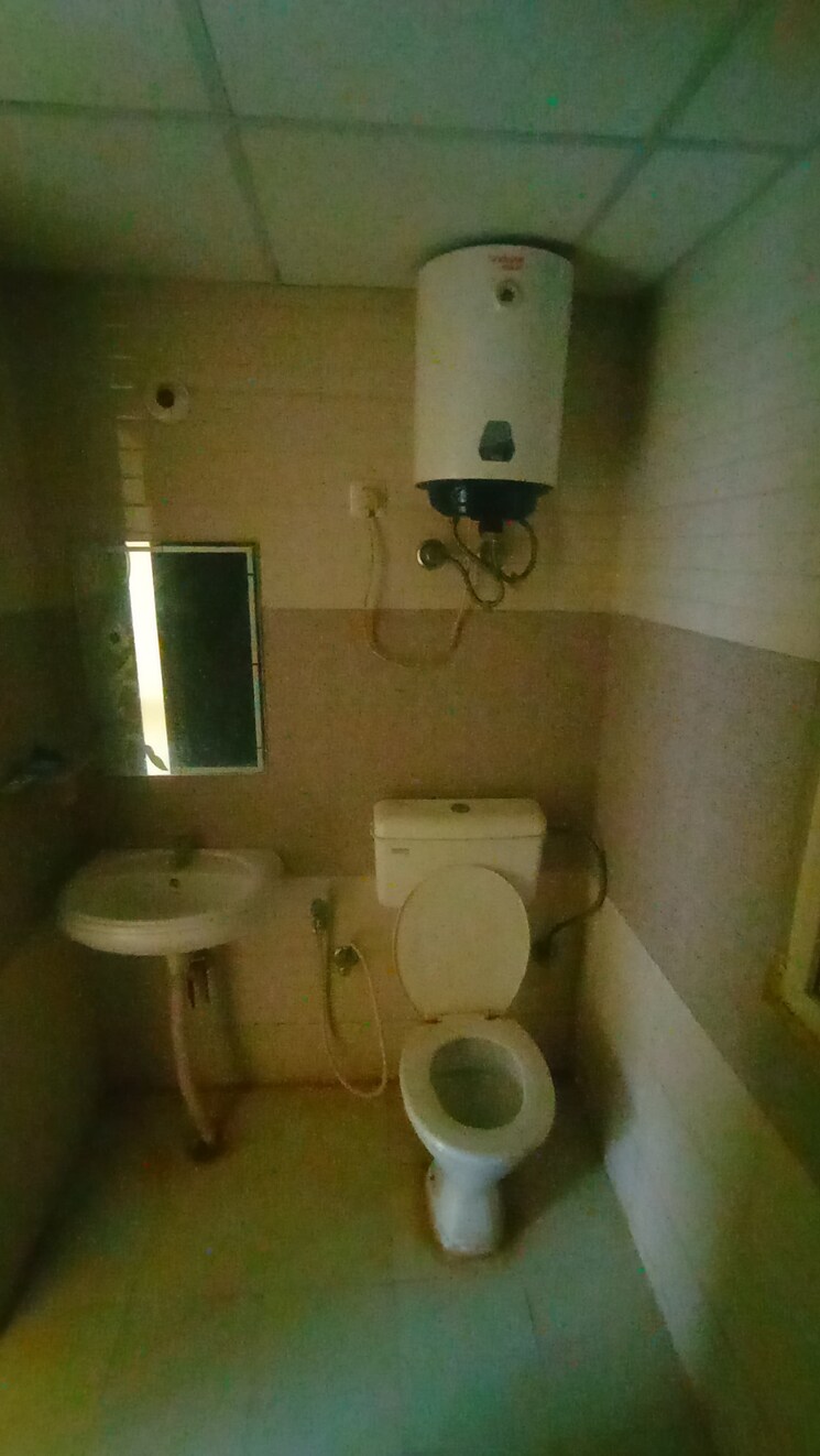 Bathroom, signature-global-signum-93 2 Bedroom 700 Sq.Ft. Apartment In Sector 93 Gurgaon 8061810