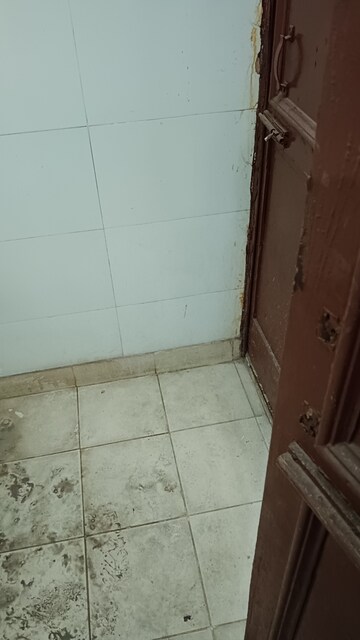 1 RK Builder Floor For Rent in Sector 16