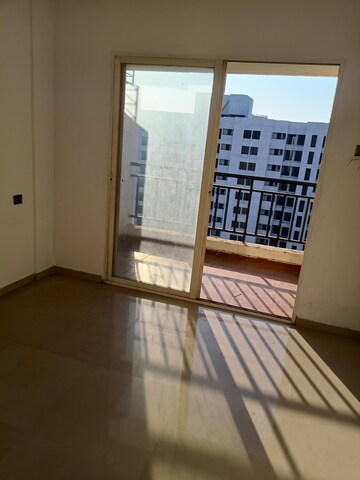 Room in 1 BHK Apartment at Navratna Exotica, Hadapsar – for Sale