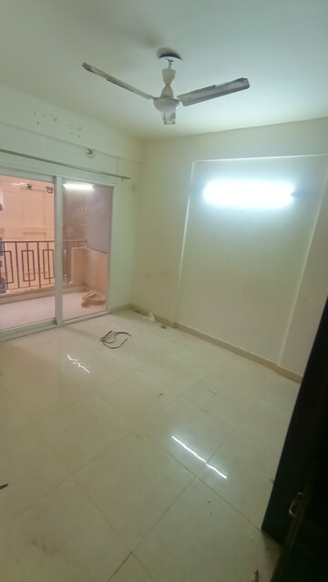 Room in 2 BHK Apartment at Signature Global Orchard Avenue, Sector 93 – for Rent