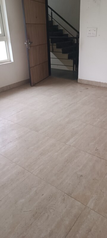 Room in 3.5 BHK Builder Floor at Lavender Floors, Sector 89 – for Sale