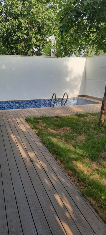 Balcony in 4 BHK Villa at Tata Primanti Villas, Sector 72 – for Sale
