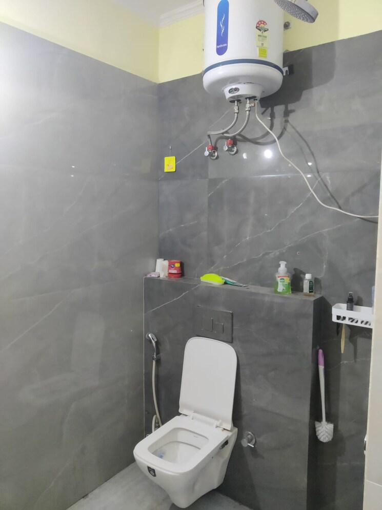 Bathroom, sector 23 3 Bedroom 263 Sq.Yd. Builder Floor In Sector 23 Gurgaon 8061984