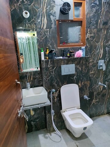 Gym in 3 BHK Builder Floor at Sector 23 – for Rent