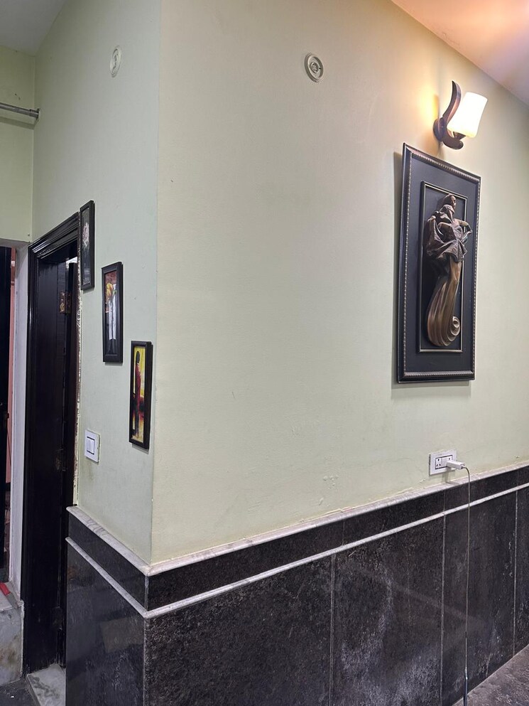 undefined, sector 22 6 Bedroom 162 Sq.Mt. Independent House In Sector 22 Noida 8062020