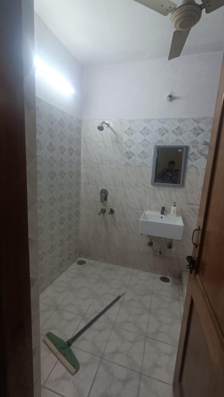 Bathroom, sector 22 6 Bedroom 168 Sq.Mt. Independent House In Sector 22 Noida 8062061